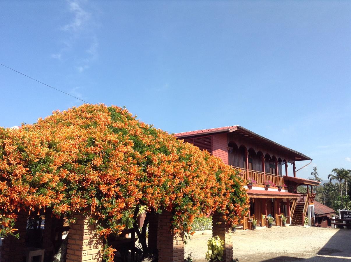 Mitkhoonyoum Hotel Ban Khun Yuam Exteriör bild